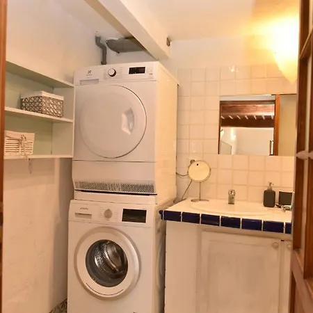 Apartment Sade - Central, Charming, For 6 *
