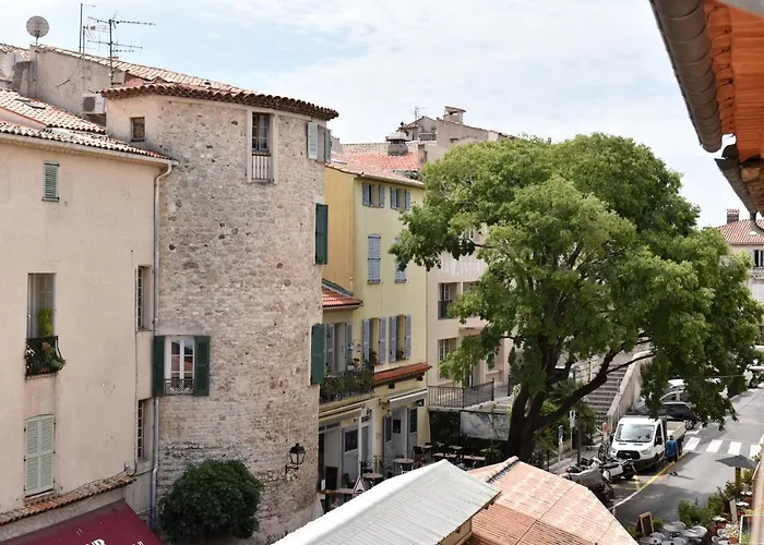 Sade - Central, Charming, For 6